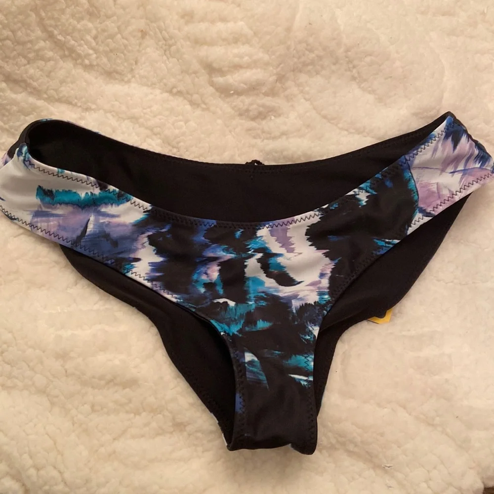 NWT Fabletics Olivia Réversible bikini bottom